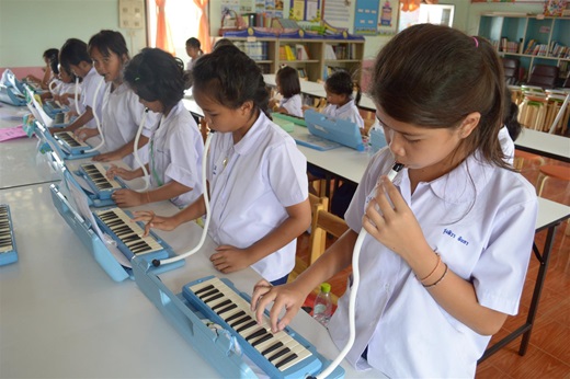 โครงการวงดนตรีต้นแบบนำร่องเพื่อเด็กและเยาวชน วงขลุ่ยรีคอร์เดอร์และวงเมโลเดียน โรงเรียนวัดสุวรรณาราม จังหวัด นครปฐม