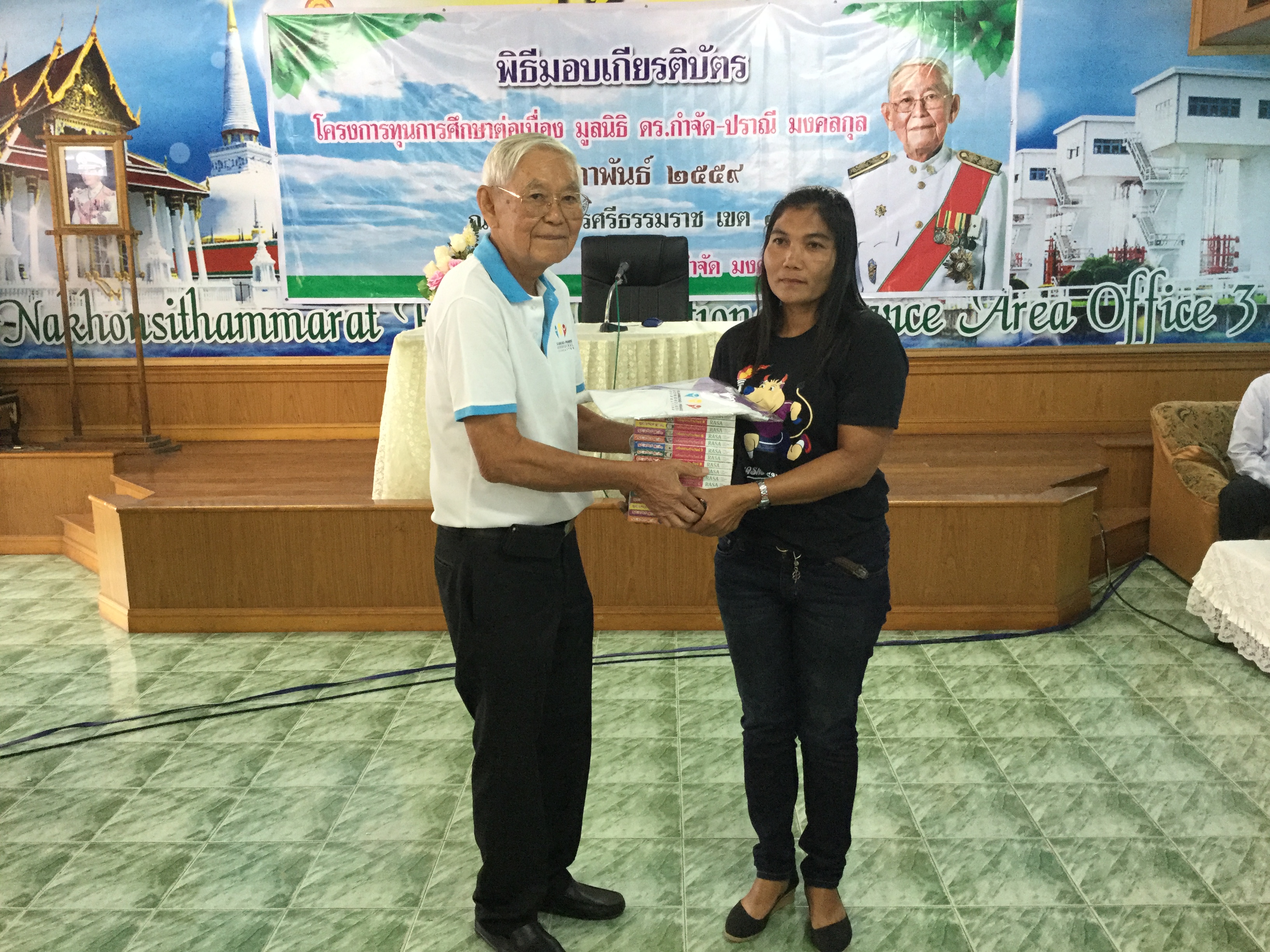 จังหวัดนครศรีธรรมราช: พิธีมอบทุนการศึกษา โครงการทุนการศึกษาต่อเนื่อง