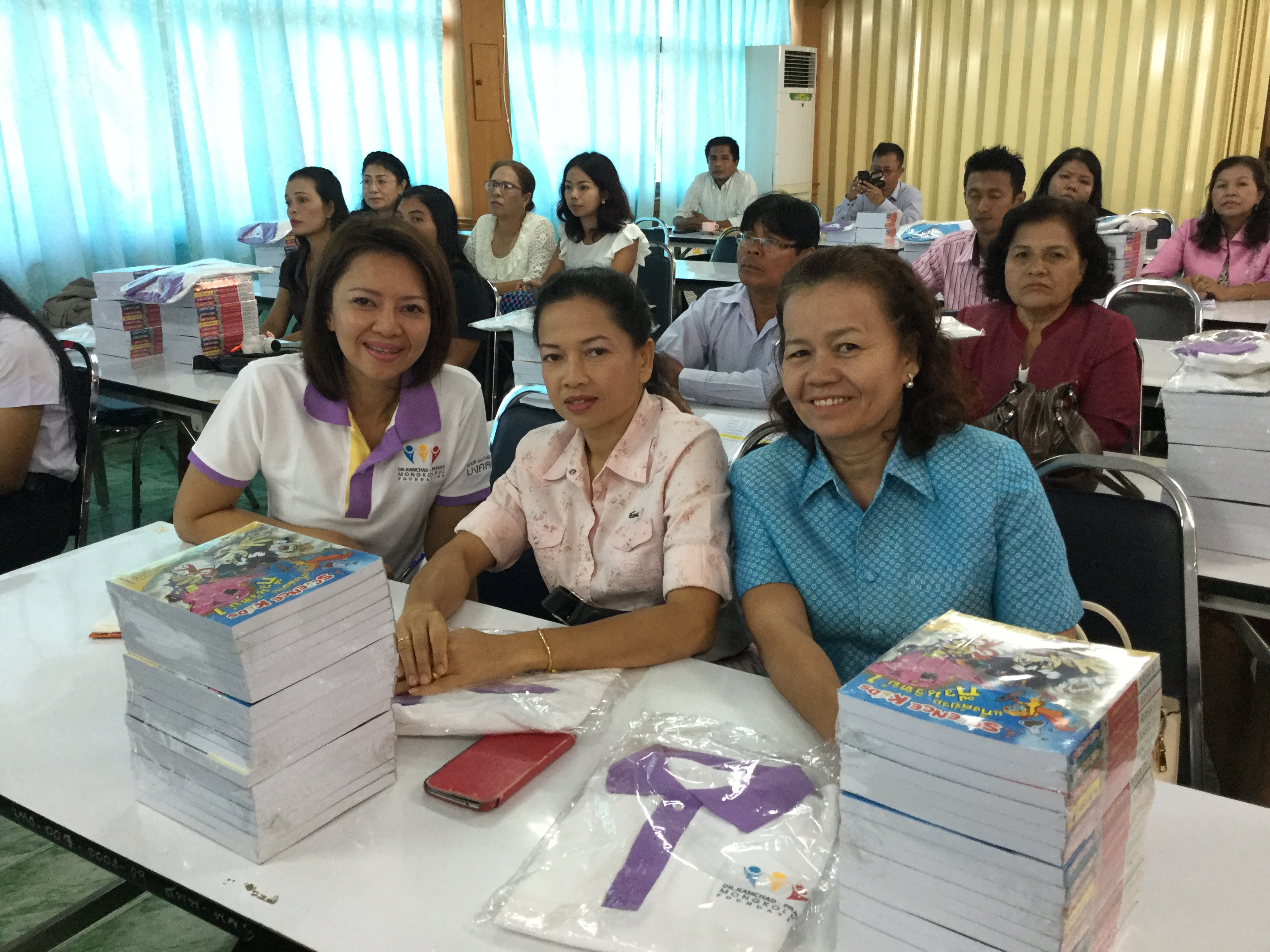 จังหวัดนครศรีธรรมราช: พิธีมอบทุนการศึกษา โครงการทุนการศึกษาต่อเนื่อง