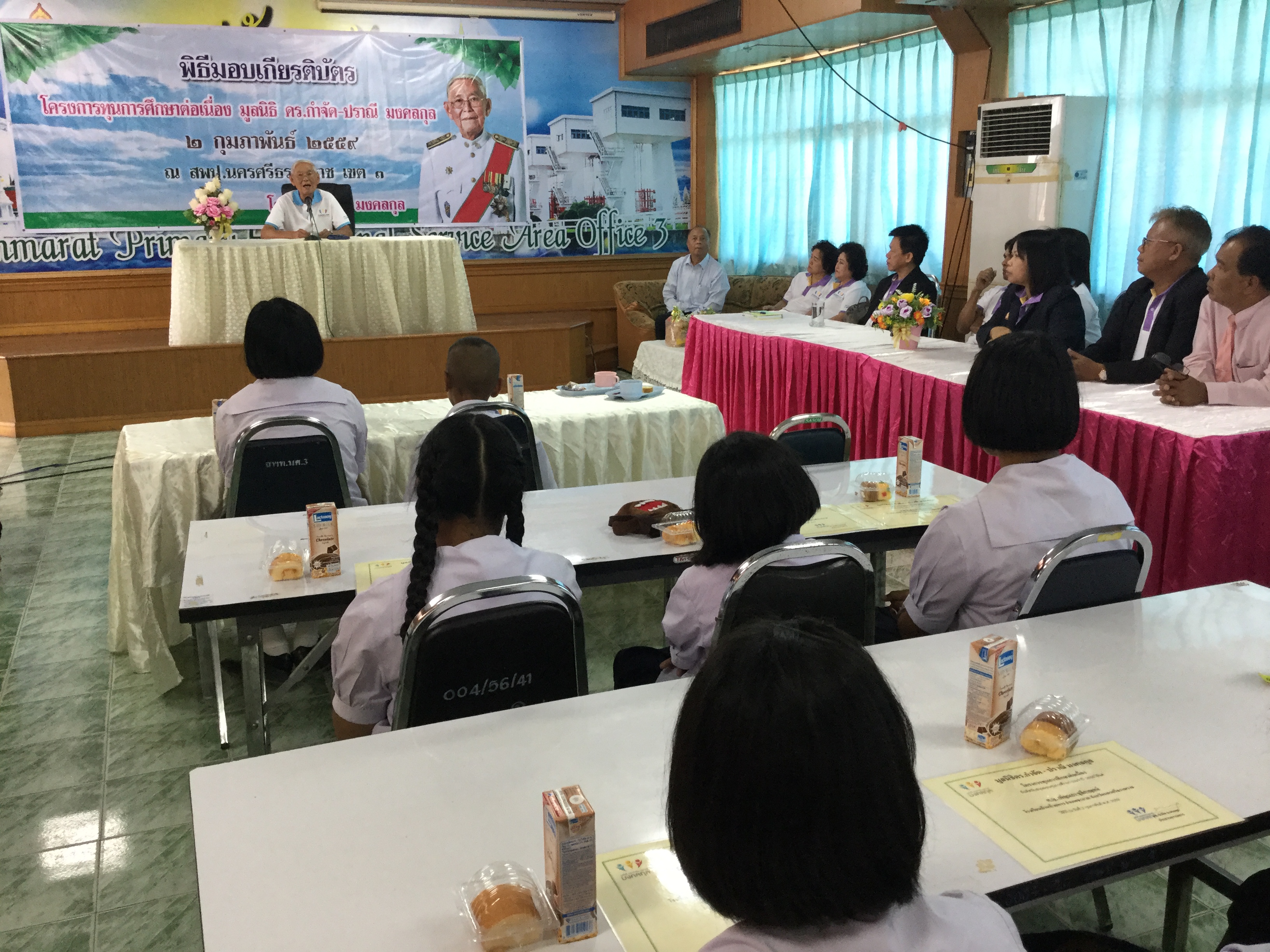 จังหวัดนครศรีธรรมราช: พิธีมอบทุนการศึกษา โครงการทุนการศึกษาต่อเนื่อง