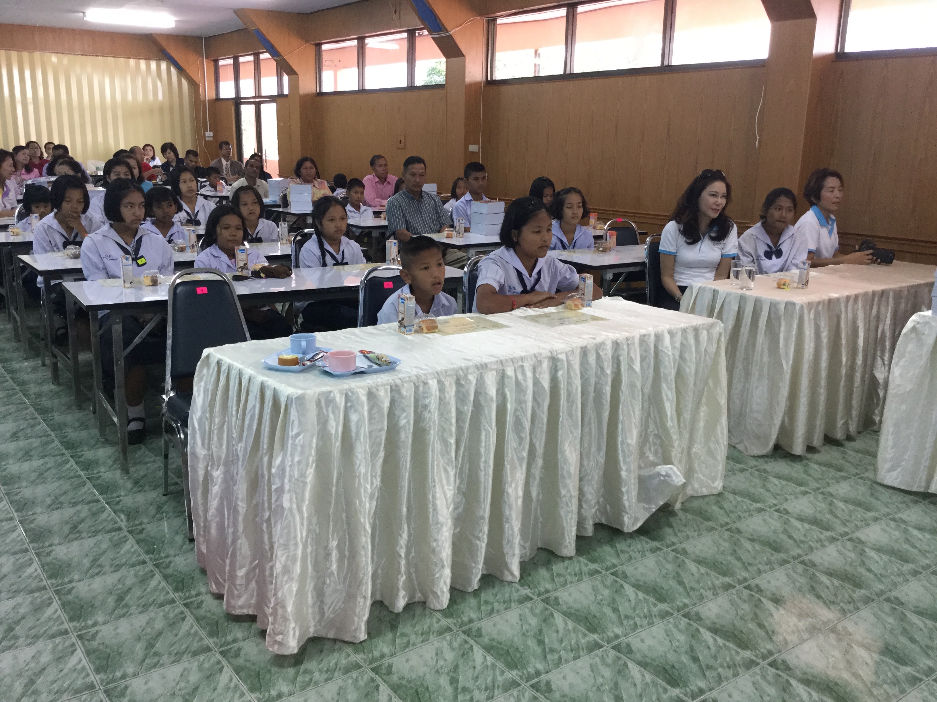 จังหวัดนครศรีธรรมราช: พิธีมอบทุนการศึกษา โครงการทุนการศึกษาต่อเนื่อง