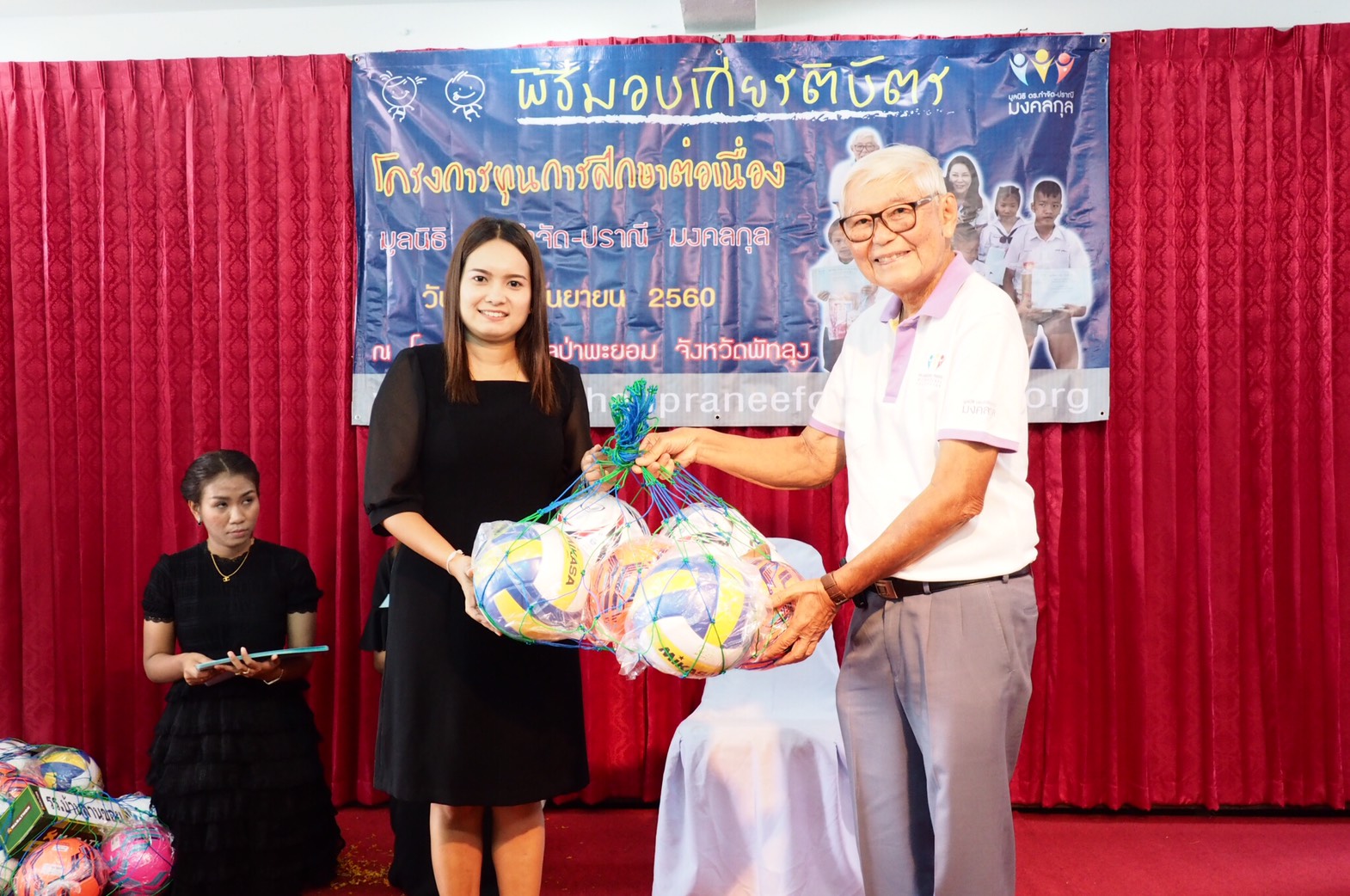 จังหวัดพัทลุง: พิธีมอบประกาศณียบัตร โครงการทุนการศึกษาต่อเนื่อง มูลนิธิดร.กำจัด-ปราณี มงคลกุล ณ โรงเรียนอนุบาลป่าพะยอม