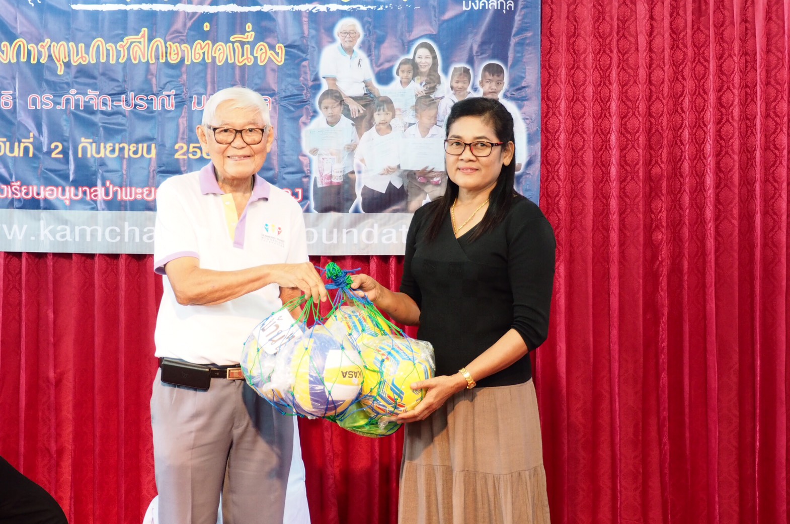 จังหวัดพัทลุง: พิธีมอบประกาศณียบัตร โครงการทุนการศึกษาต่อเนื่อง มูลนิธิดร.กำจัด-ปราณี มงคลกุล ณ โรงเรียนอนุบาลป่าพะยอม