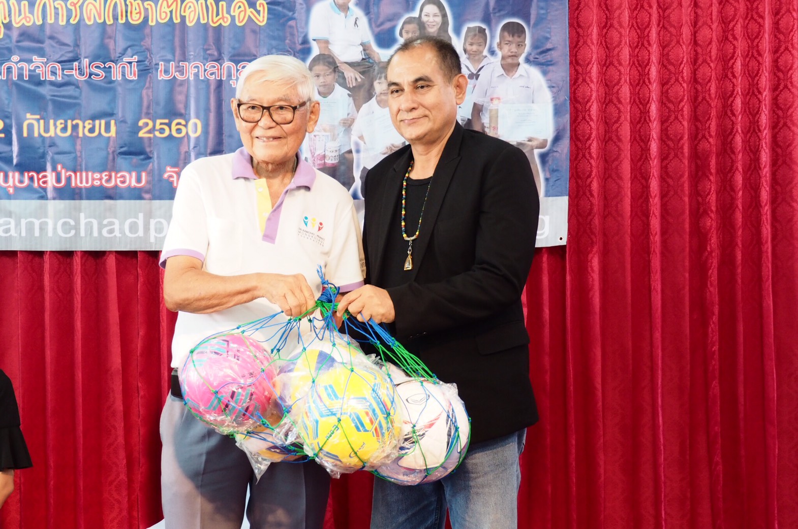 จังหวัดพัทลุง: พิธีมอบประกาศณียบัตร โครงการทุนการศึกษาต่อเนื่อง มูลนิธิดร.กำจัด-ปราณี มงคลกุล ณ โรงเรียนอนุบาลป่าพะยอม