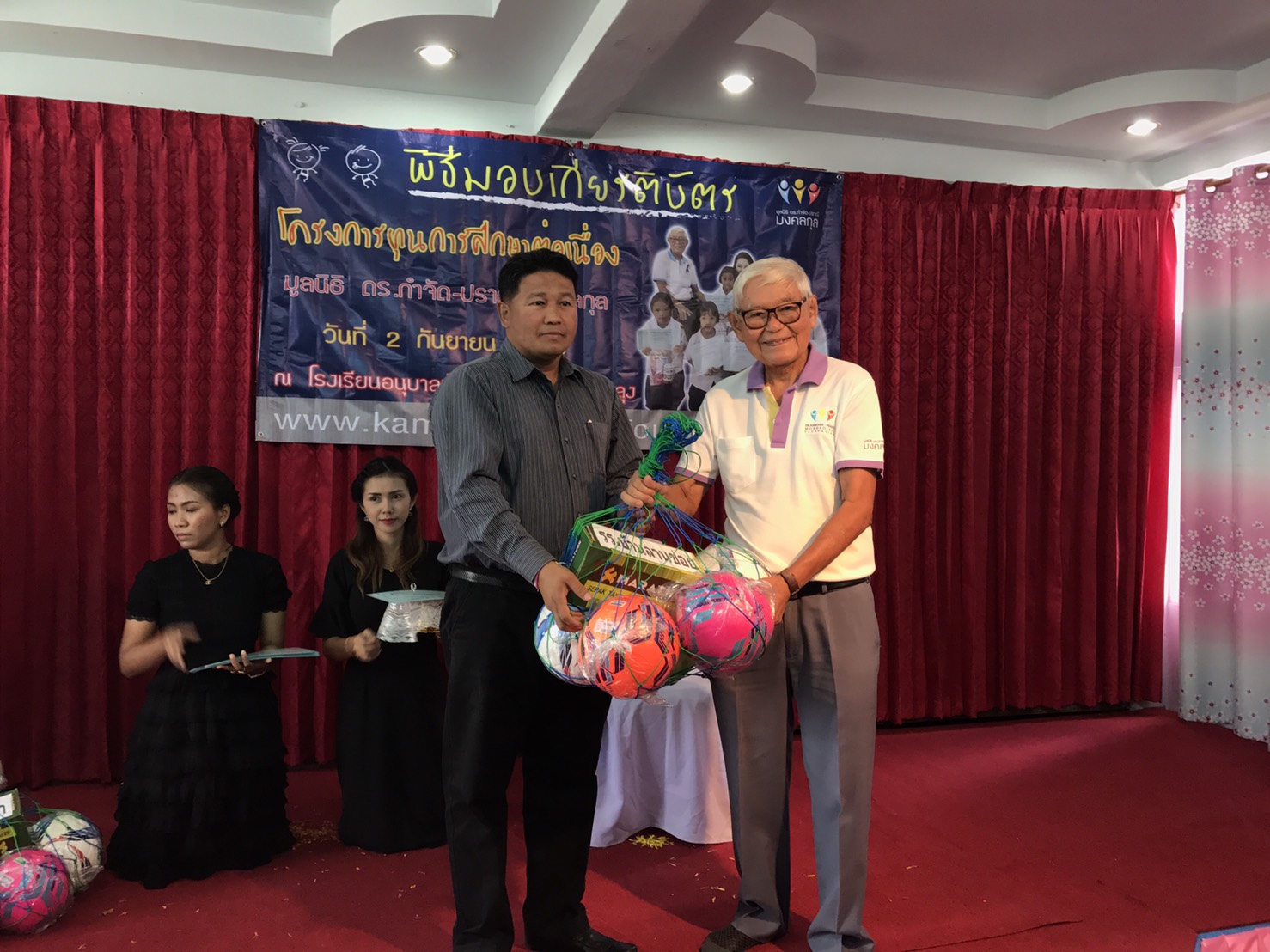 จังหวัดพัทลุง: พิธีมอบประกาศณียบัตร โครงการทุนการศึกษาต่อเนื่อง มูลนิธิดร.กำจัด-ปราณี มงคลกุล ณ โรงเรียนอนุบาลป่าพะยอม
