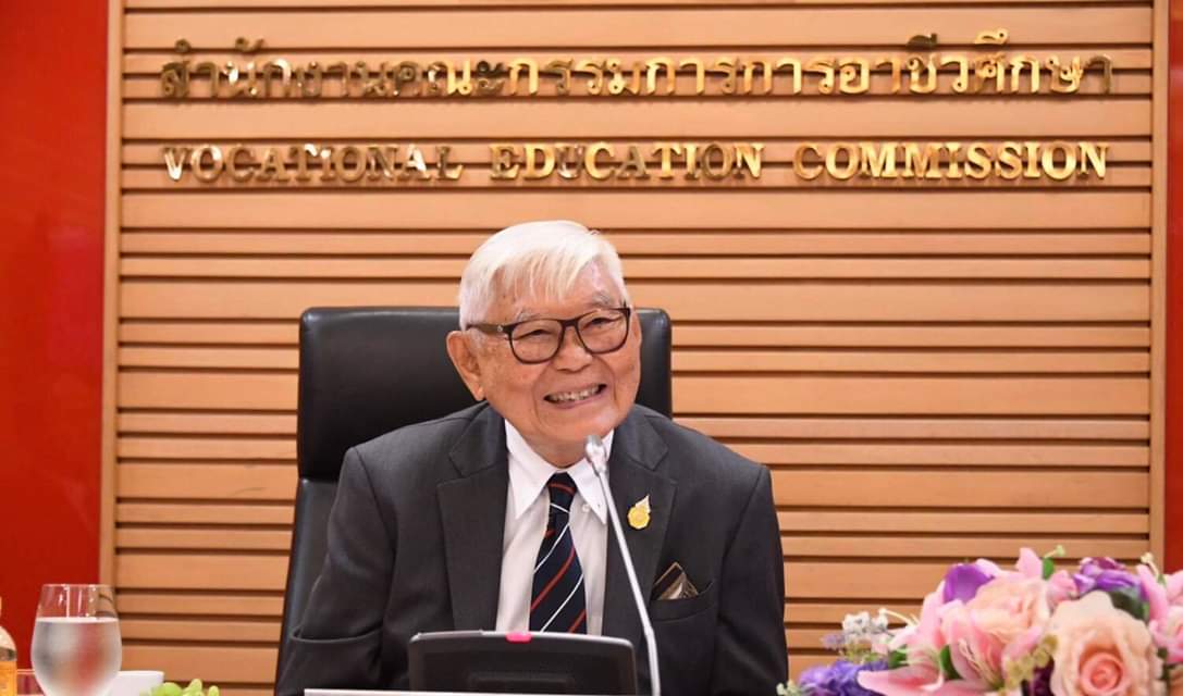 มอบทุนการศึกษา  โครงการอาชีวะ สร้างคนดี มีอาชีพ