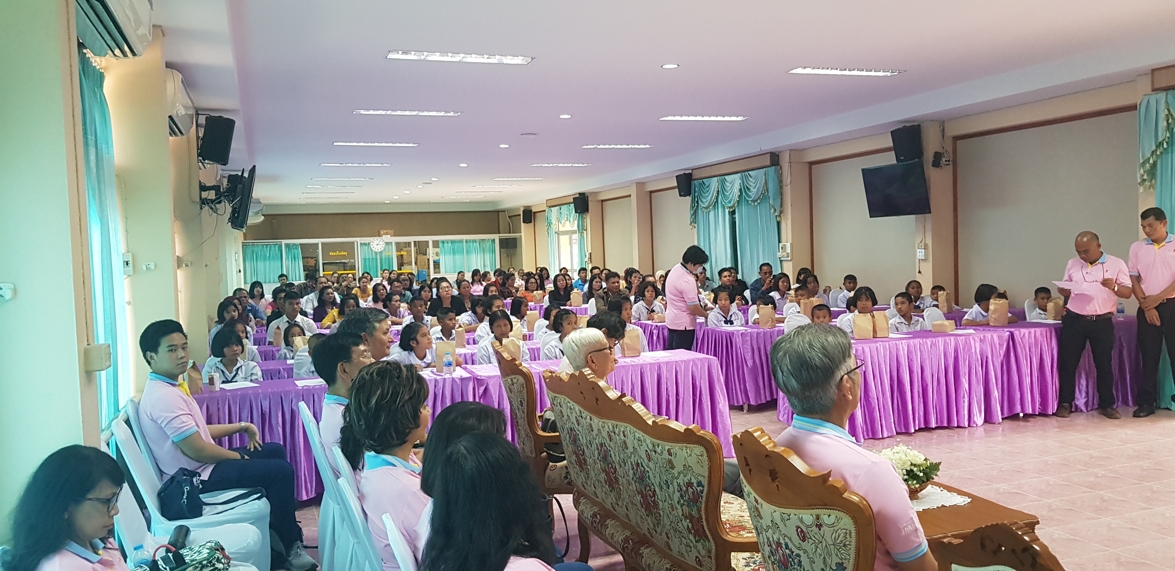 จังหวัดตรัง กะบี่: พิธีมอบทุนการศึกษา โครงการทุนการศึกษาต่อเนื่อง