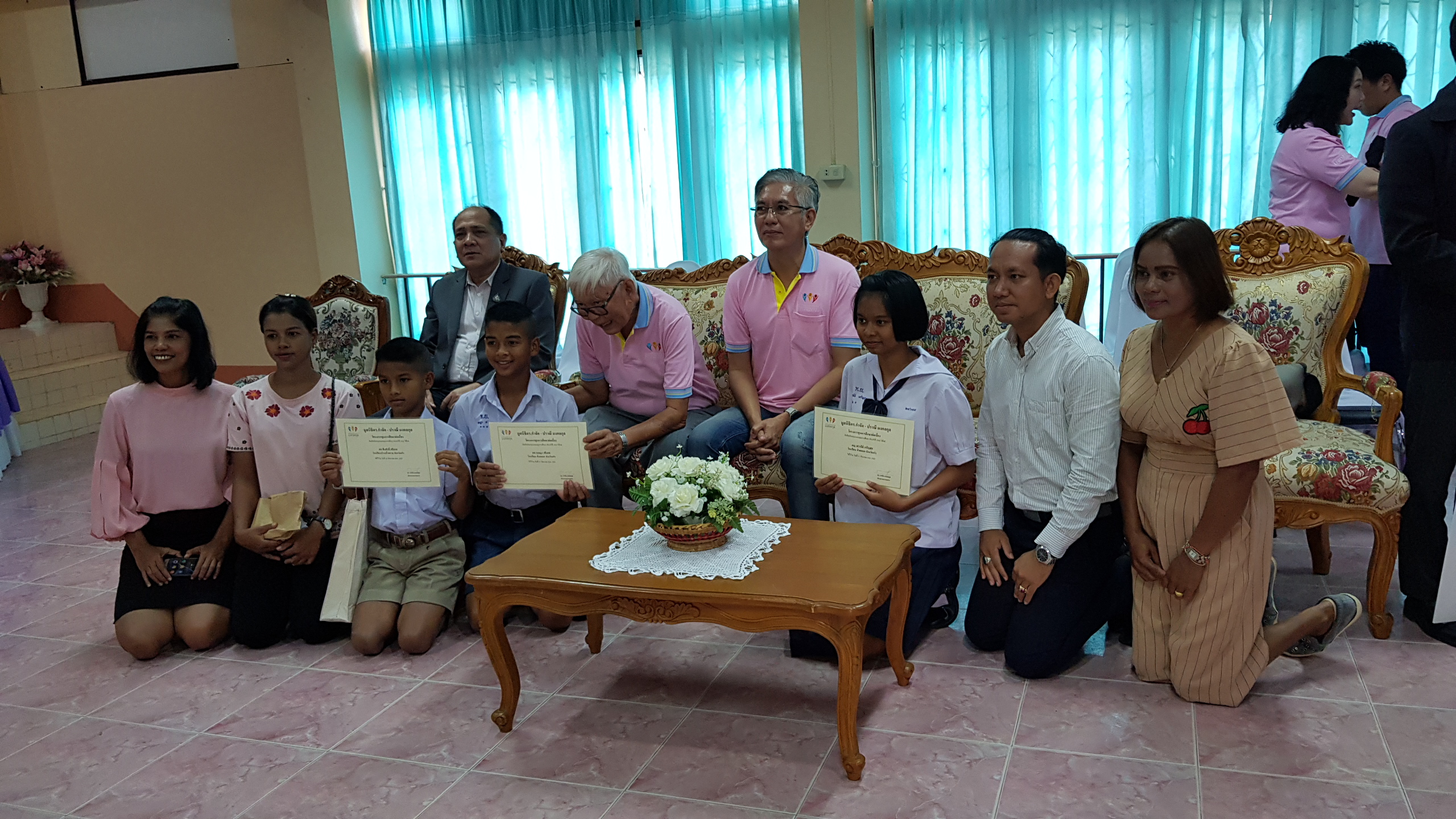จังหวัดตรัง กะบี่: พิธีมอบทุนการศึกษา โครงการทุนการศึกษาต่อเนื่อง