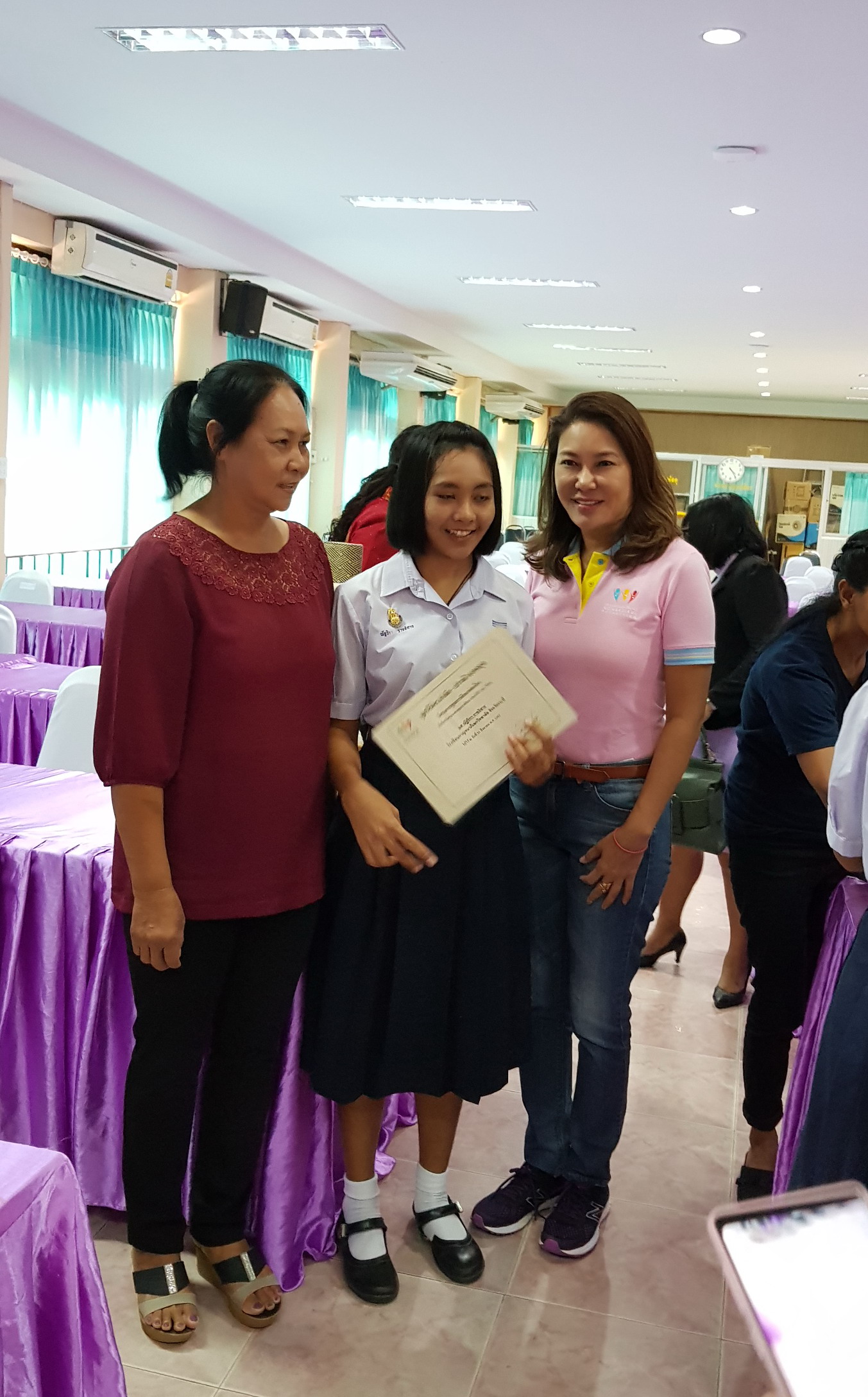 จังหวัดตรัง กะบี่: พิธีมอบทุนการศึกษา โครงการทุนการศึกษาต่อเนื่อง