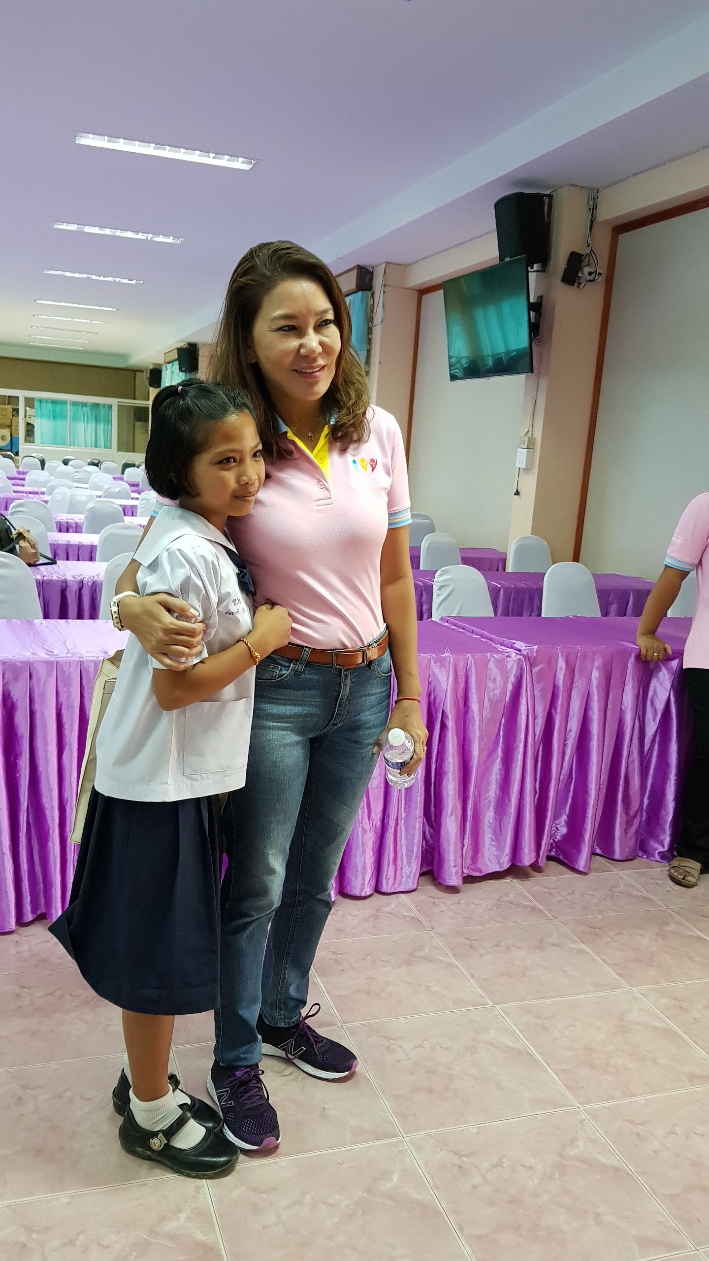 จังหวัดตรัง กะบี่: พิธีมอบทุนการศึกษา โครงการทุนการศึกษาต่อเนื่อง